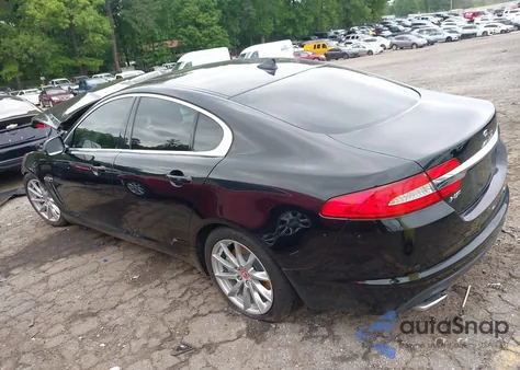 2015 Jaguar Xf 2.0T Premium z USA, uszkodzony, nr VIN SAJWA0FS6FPU86489
